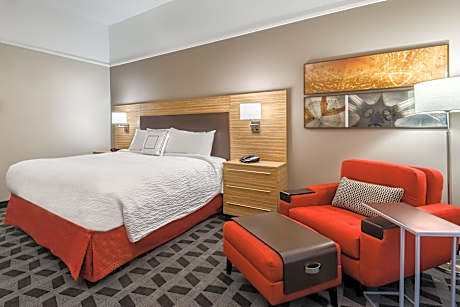 Studio Suite, Studio, King