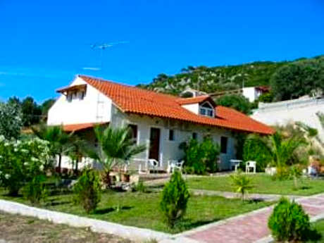 Summer Garden Αpartments & Studios