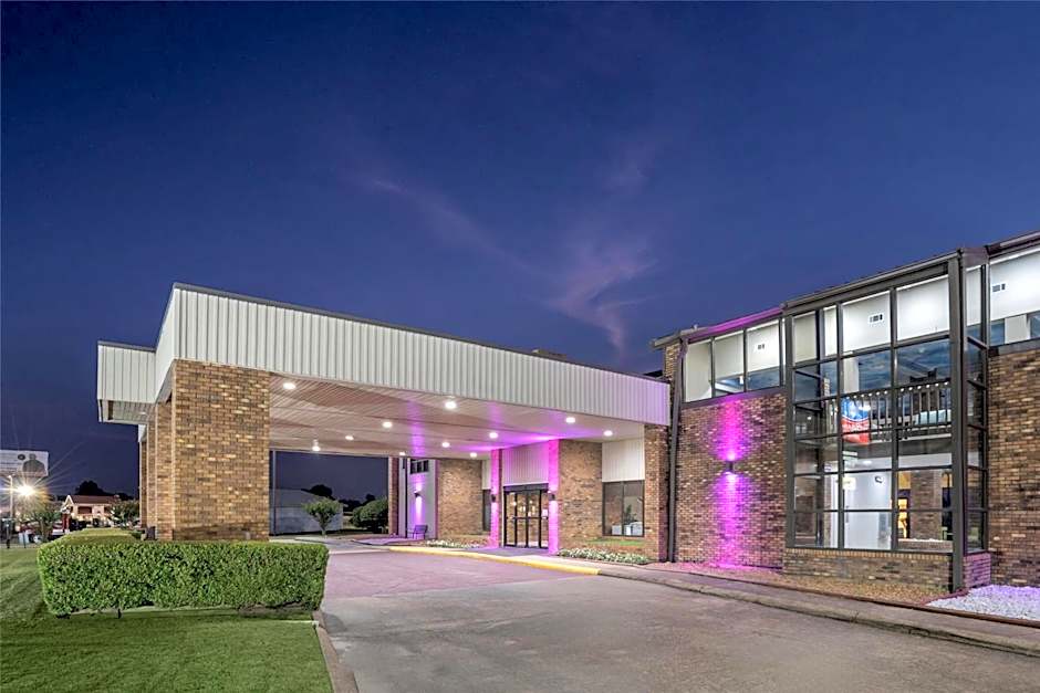 SureStay Plus Hotel by Best Western Greenwood