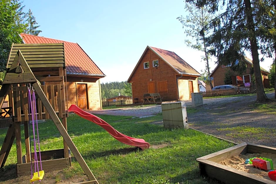 Domki nad jeziorem w Kar¿owicach