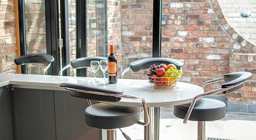 Base Serviced Apartments - Sir Thomas Street
