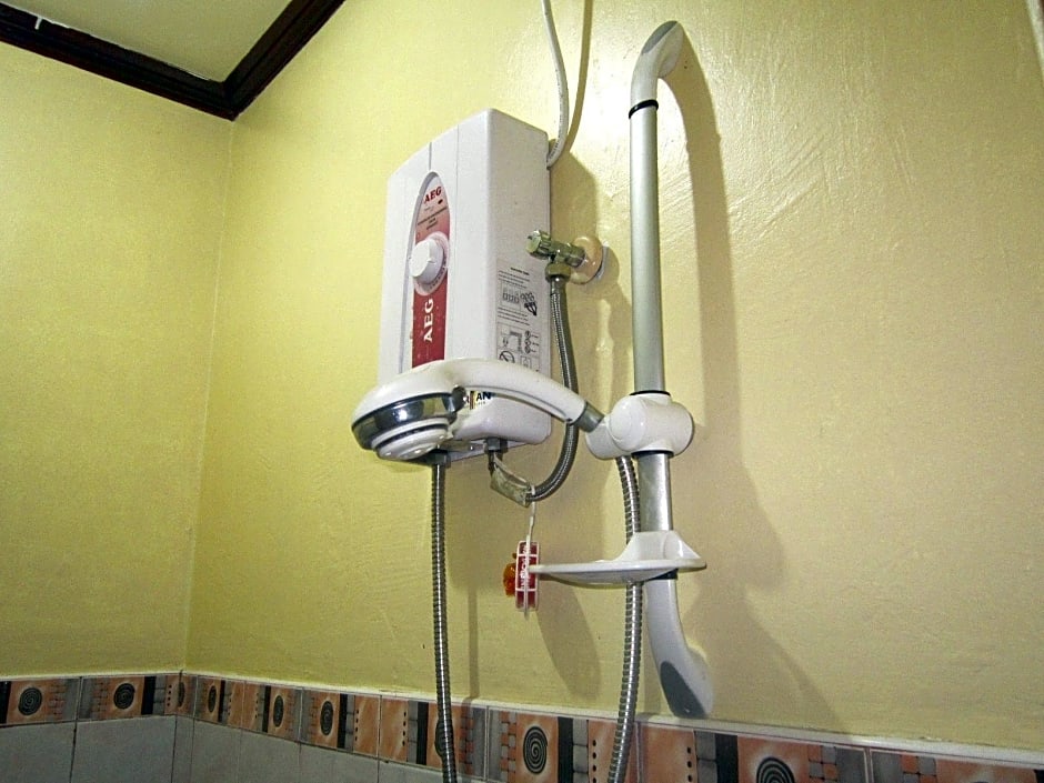 RedDoorz @ July's Haven Seaside Pension Camiguin