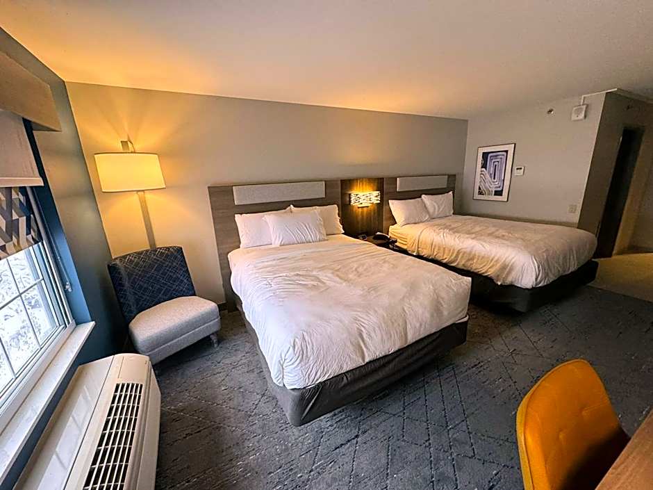 Holiday Inn Express & Suites Port Washington By IHG