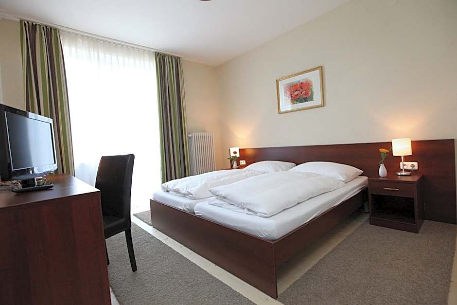 Photo 1 of 4 of Double Room