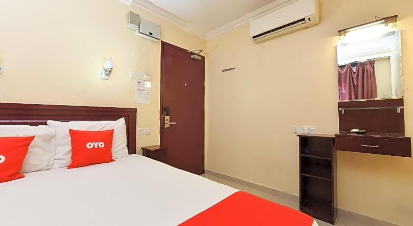 Super OYO 90562 J Hotel PJ