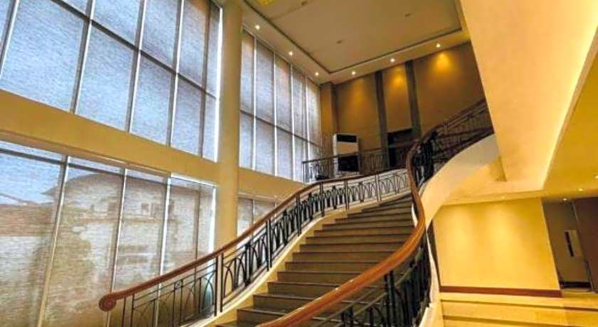 Grand Astoria Hotel