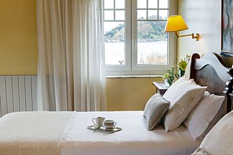 Twin Room with Sea View