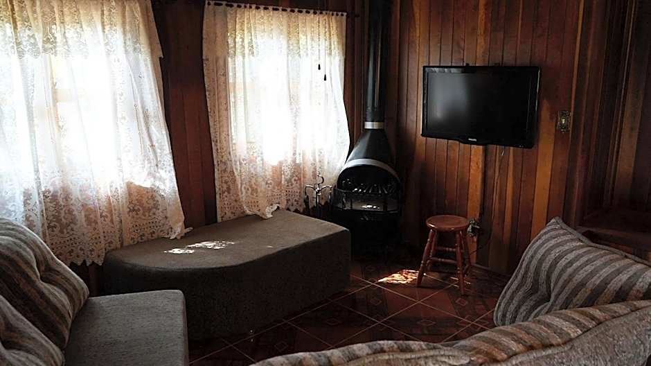 Chalé europeu com vista para natureza no interior