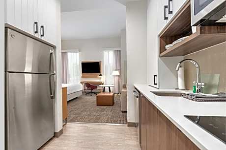 King Studio Suite with Bath Tub - Mobility Access