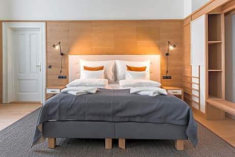 Deluxe Fabulous Room