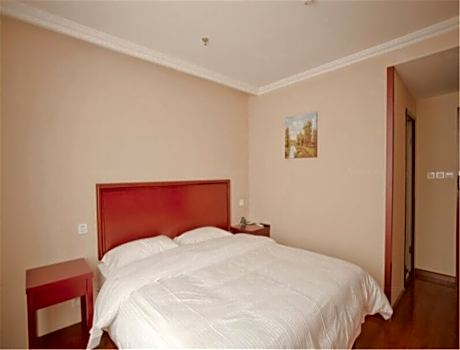 Hotel Queen Room