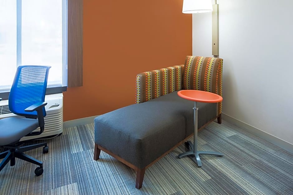 Holiday Inn Express Cedar Rapids - Collins Road By IHG