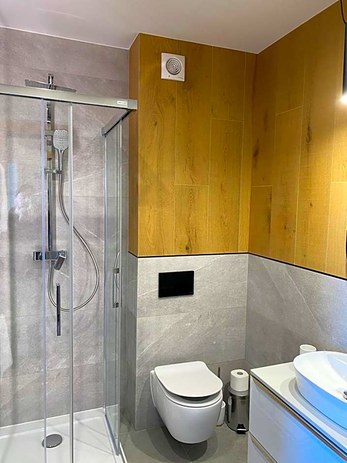 MODRZEW - noclegi w Pyzówce