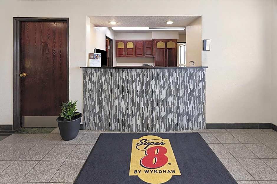 Super 8 by Wyndham South Boston VA