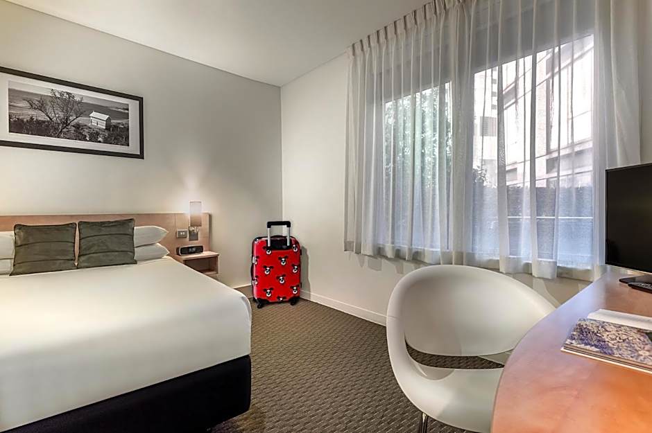 ibis Melbourne Hotel and Apartments