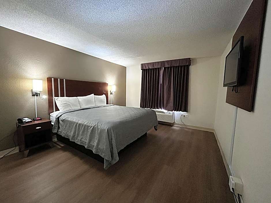 Econo Lodge Inn & Suites