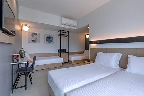 Quadruple Room with Side Sea View