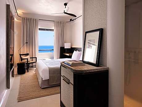 Deluxe Room with Sea View