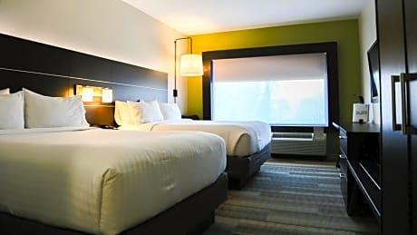 Standard Queen Room with Two Queen Beds and Mobility Accessible Tub