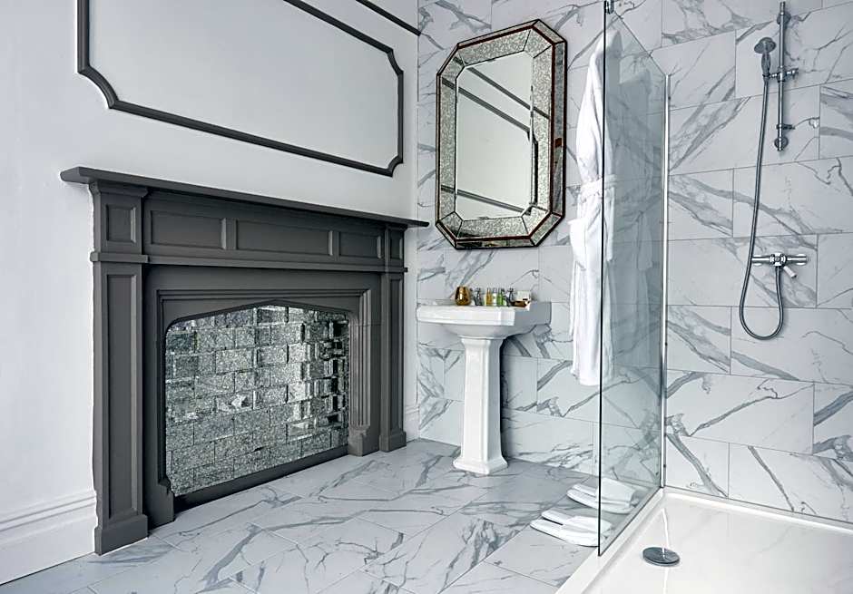 Lanelay Hall Hotel & Spa