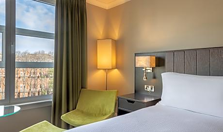 Queen Standard Room