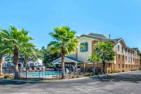 Quality Inn & Suites Leesburg Chain of Lakes