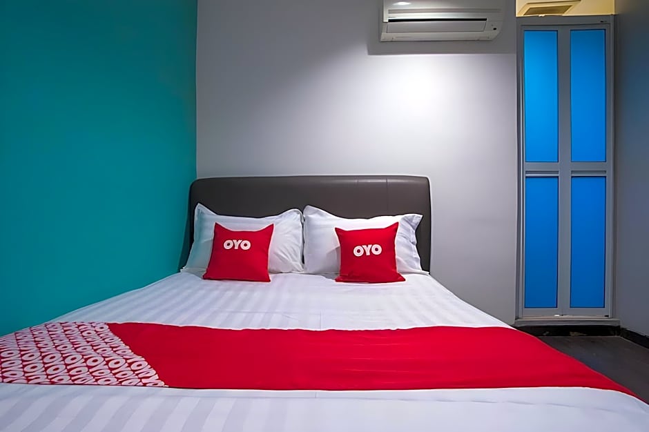 Hotel O Taj (seksyen 13)