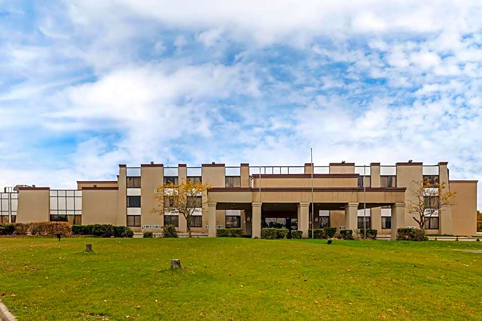 Clarion Hotel & Conference Center Lansing West