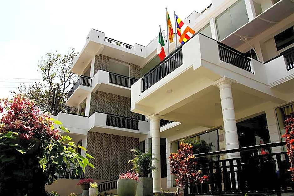 Queens Beach Hotel