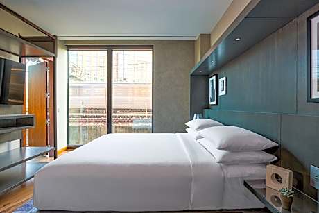 king suite with city view, m club lounge access, 1 bedroom suite, 1 king, city view
