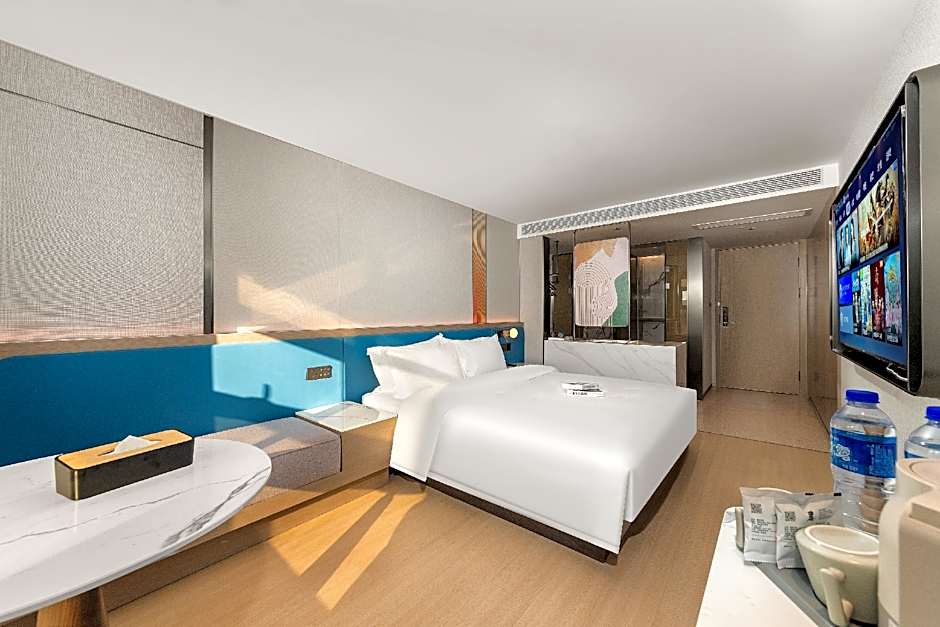 Photo 1 of 3 of 1 Queen Bed, View, Deluxe Tower