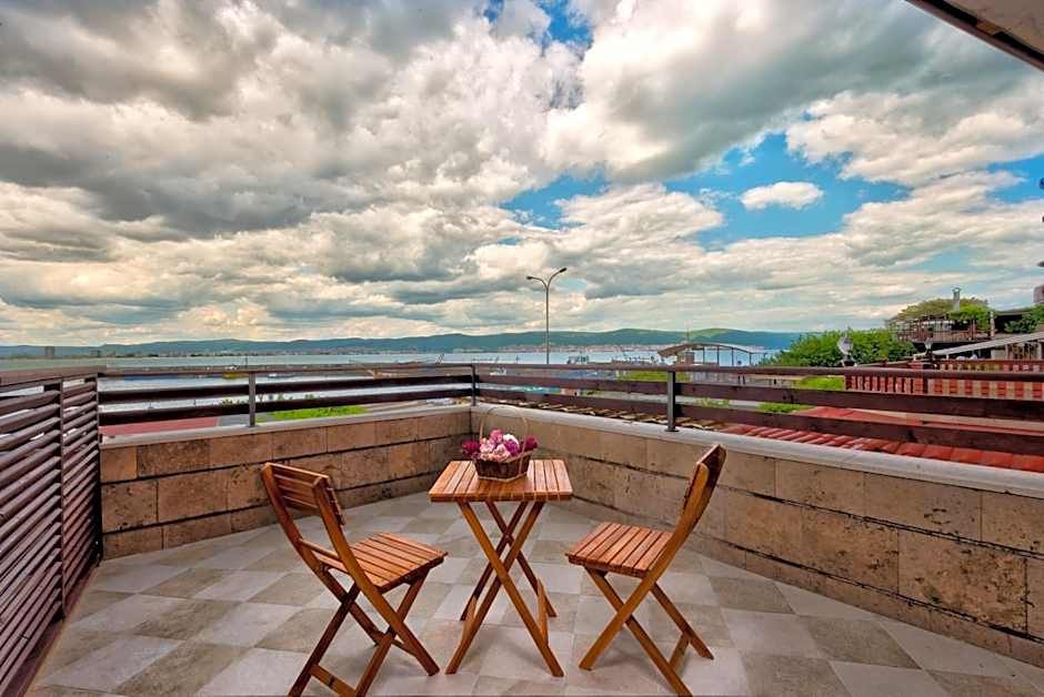 Panorama Blue Family Hotel and Free parking