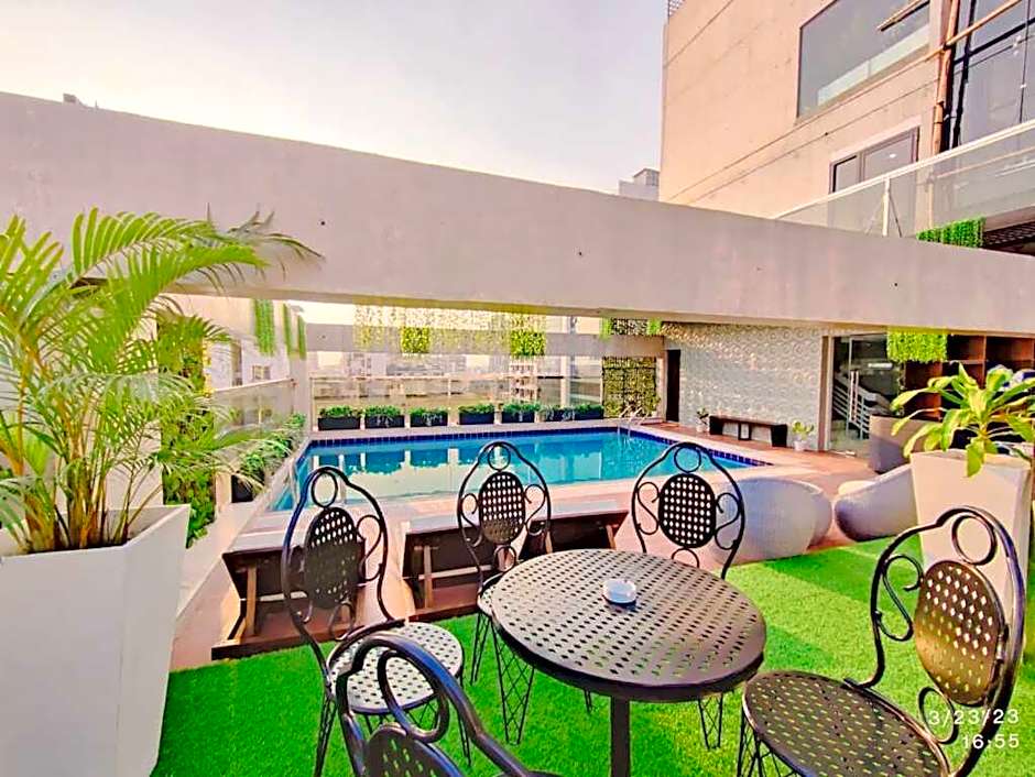 Unique Regency Hotel