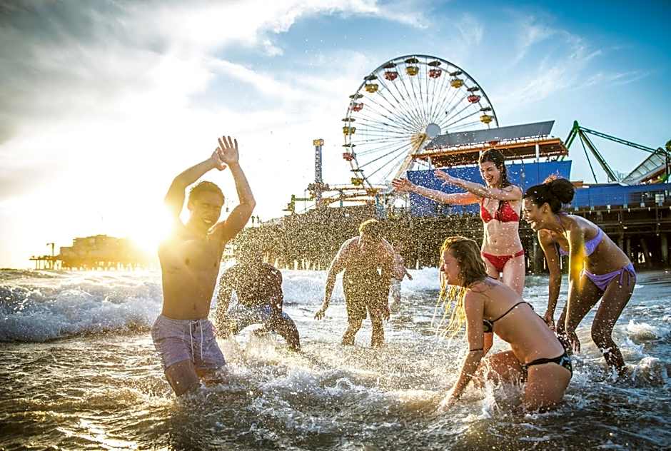 Los Angeles 3BR Villa Suites with Free Parking