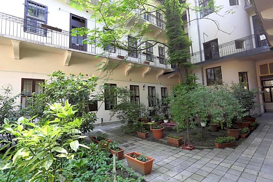 Amber Gardenview Studios Downtown