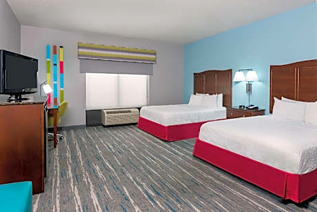 2 Queens Mobility Access W/Tub Nonsmoking