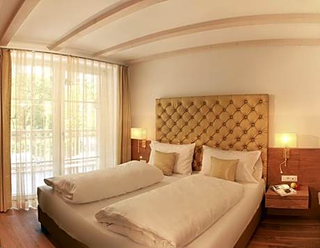 Two-Bedroom Apartment (4 Adults)