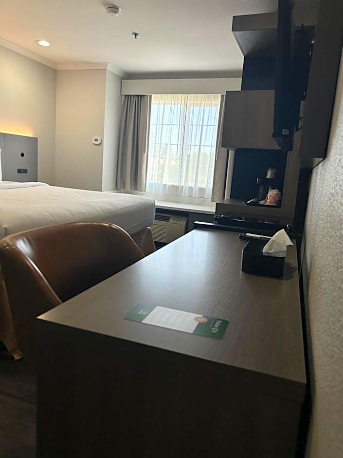 Quality Inn & Suites Santa Rosa South