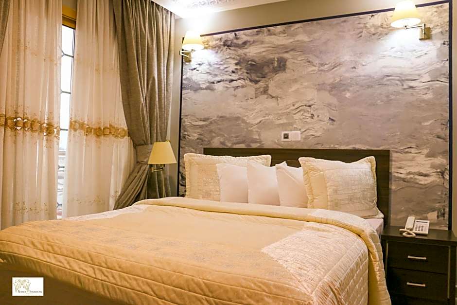 Noubou International Hotel AKWA