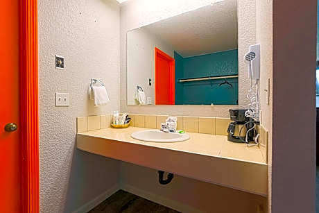 Two Queen Beds with Riverview & Balcony