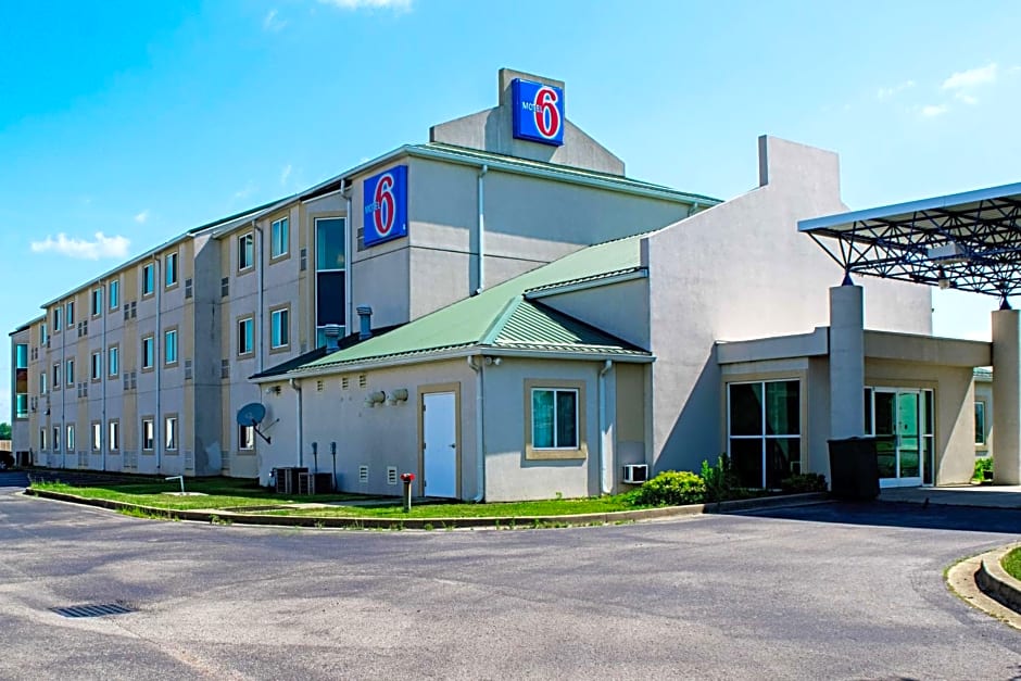 Motel 6-Seymour, IN - North
