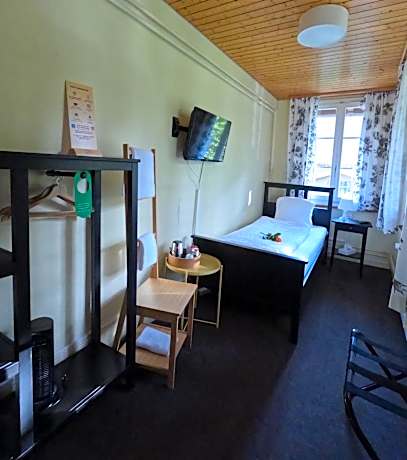 Standard Twin Room with Shared Bathroom