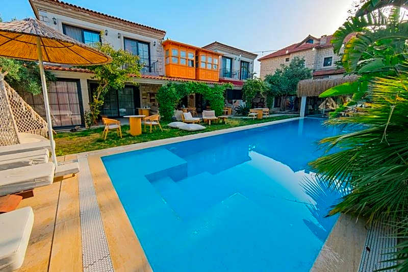 MorAnka Alaçatı