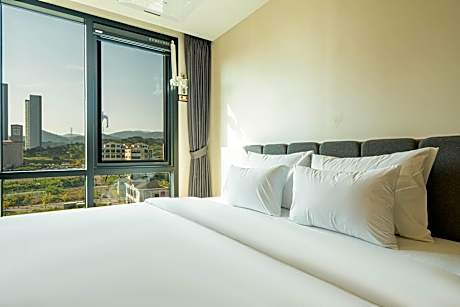 Deluxe City View Double Room