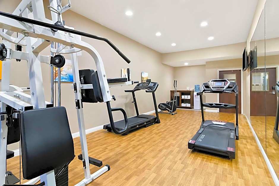 Comfort Suites Rensselaer near Fair Oaks