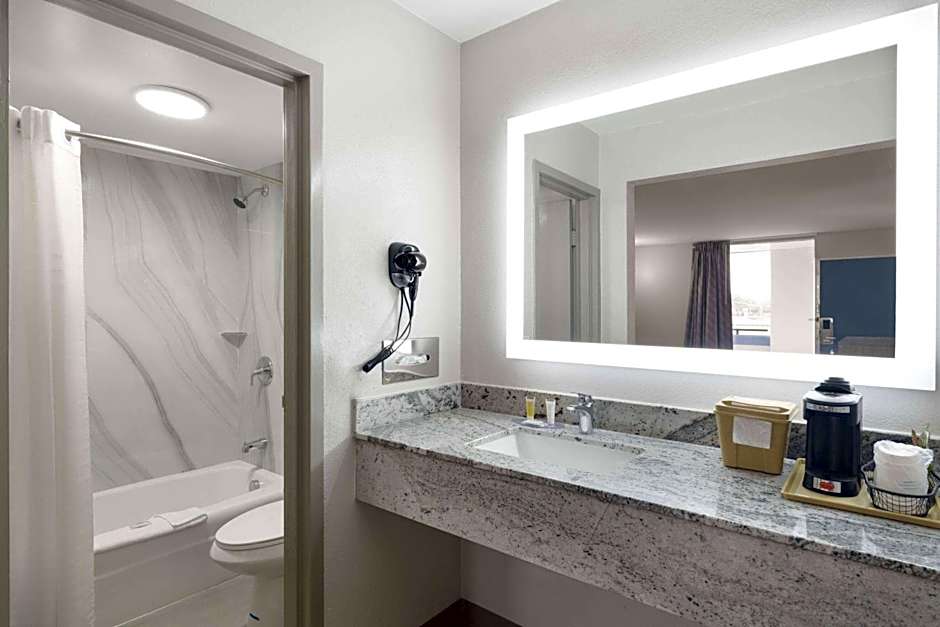 Days Inn by Wyndham Montgomery I-85