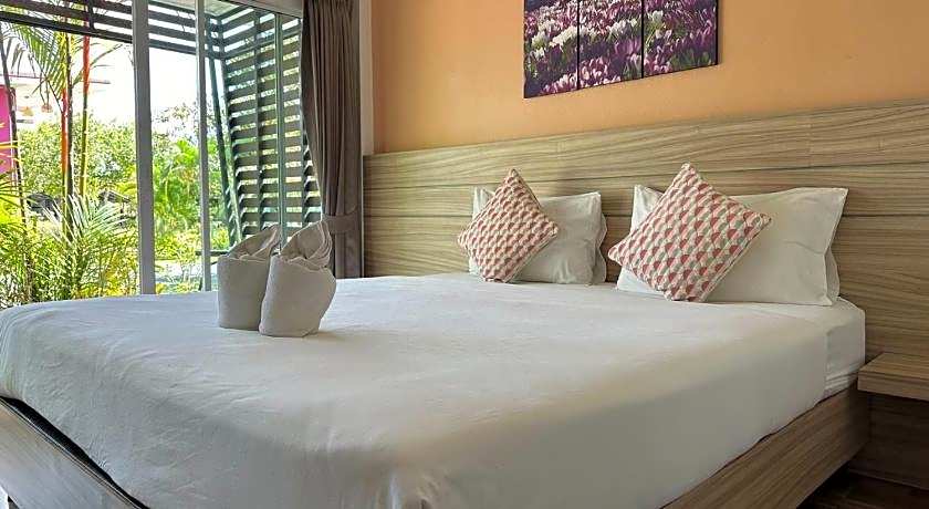 Thipburee Riverside Hotel