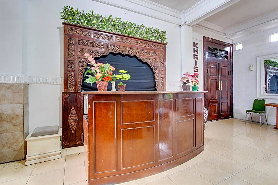 Capital O 93653 Kinasih Hotel