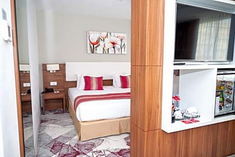 Junior King Suite - Non-Smoking