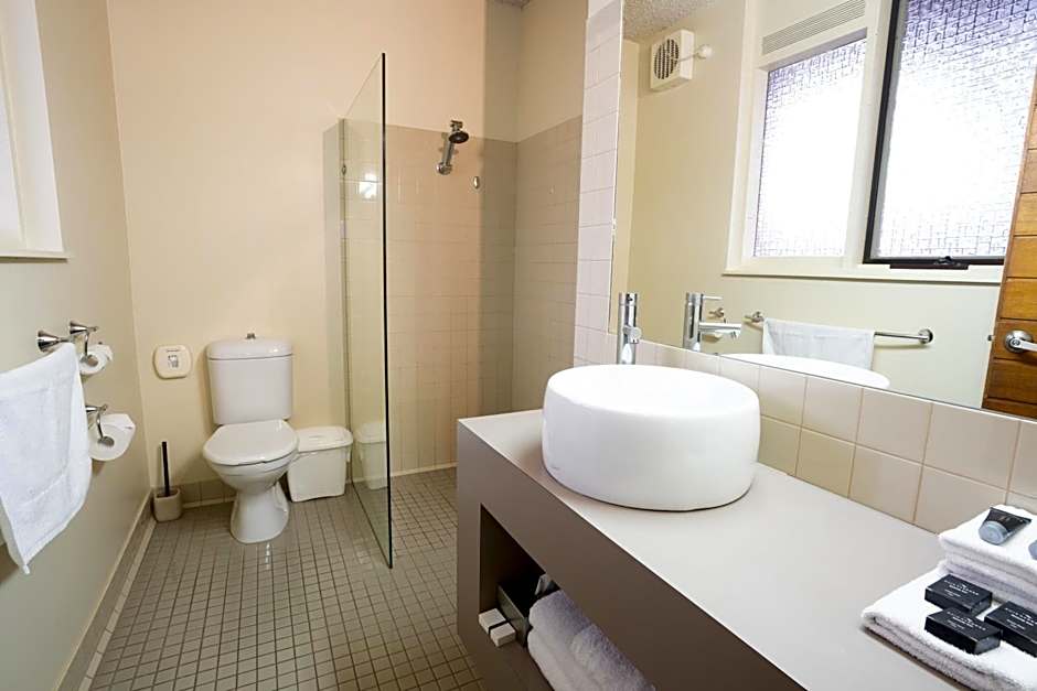 Sovereign Park Motor Inn